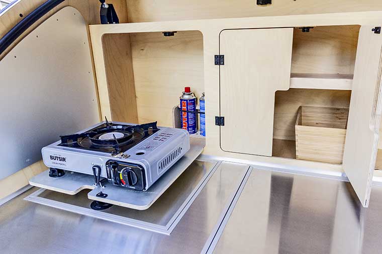 DROP-CAMPER-INTERIOR