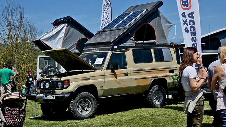 VI-meeting-camper