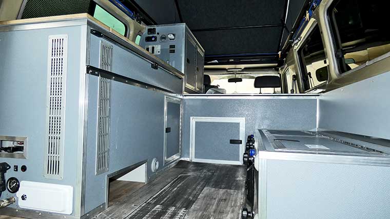 meeting camper offroad